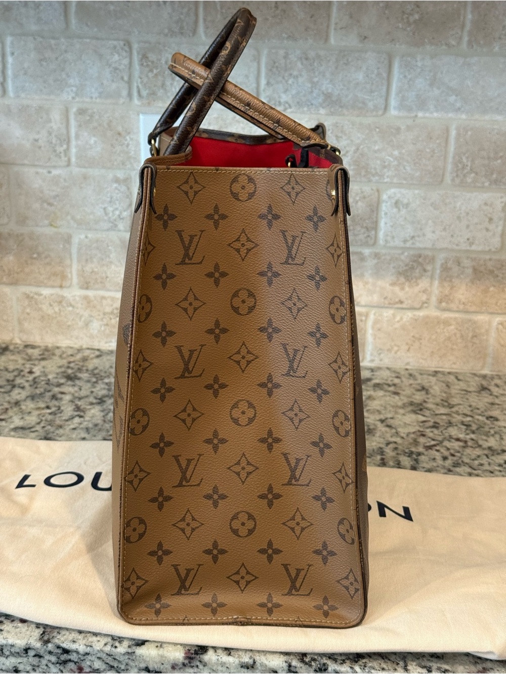 Louis Vuitton Monogram Giant Onthego Tote in Brown with Red Interior - Picture 5 of 16